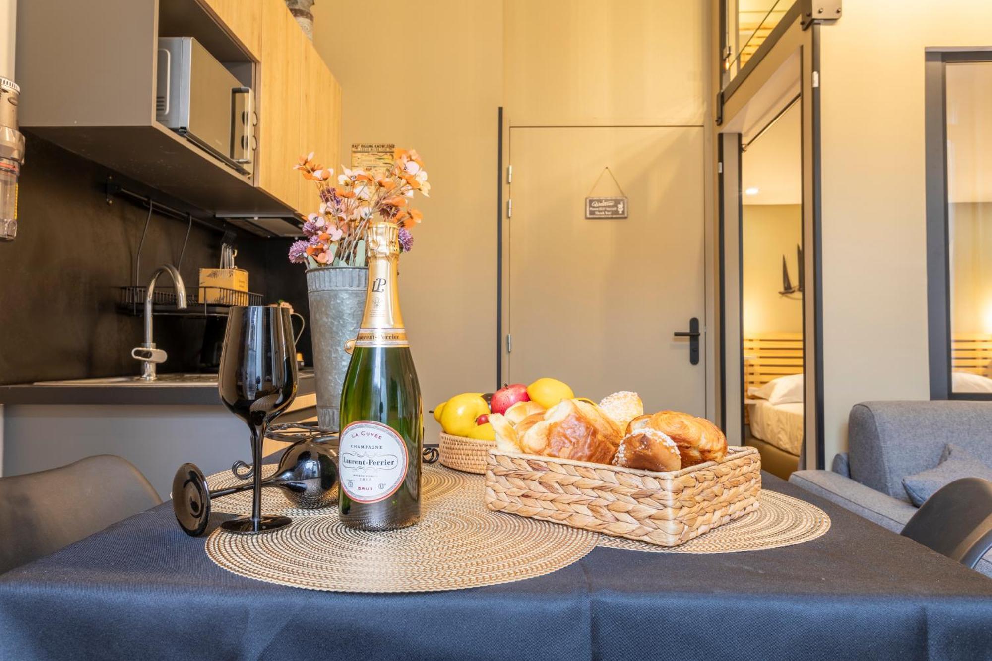 Adira Marseille Montgrand 2 Etoiles Apartment Luaran gambar